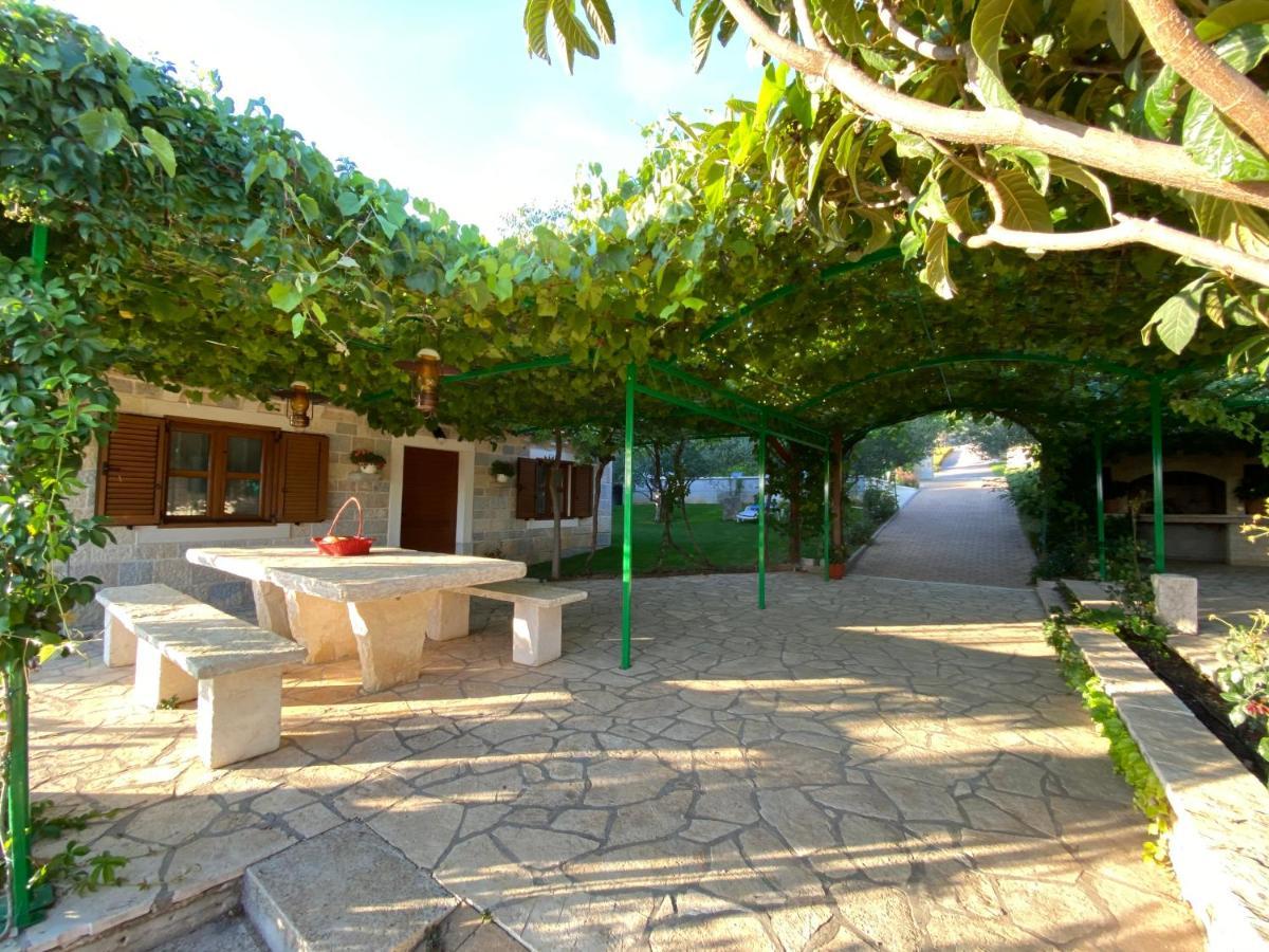 Stone Holiday Homes Stankovci With Pool And Mediterranean Gardens Zewnętrze zdjęcie