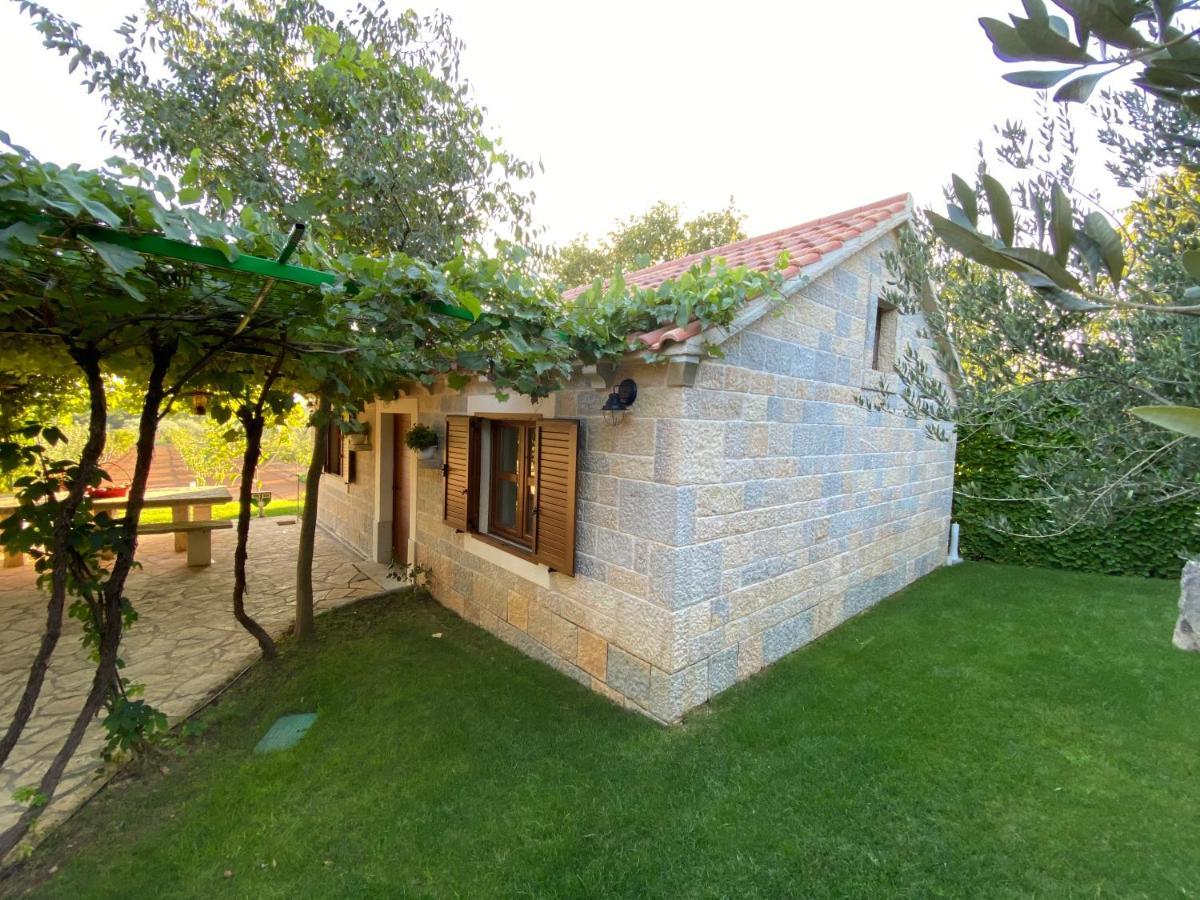 Stone Holiday Homes Stankovci With Pool And Mediterranean Gardens Zewnętrze zdjęcie
