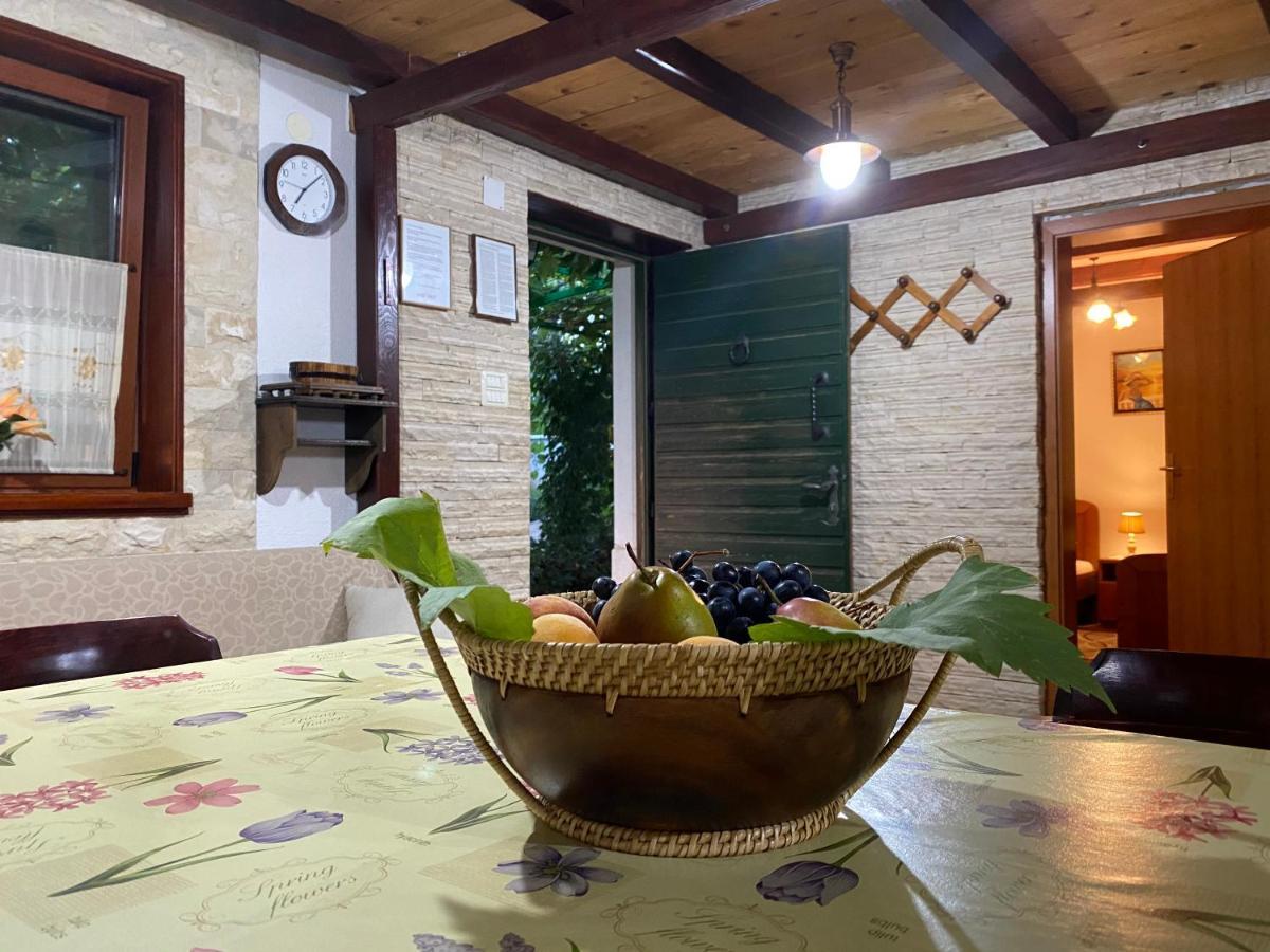 Stone Holiday Homes Stankovci With Pool And Mediterranean Gardens Zewnętrze zdjęcie