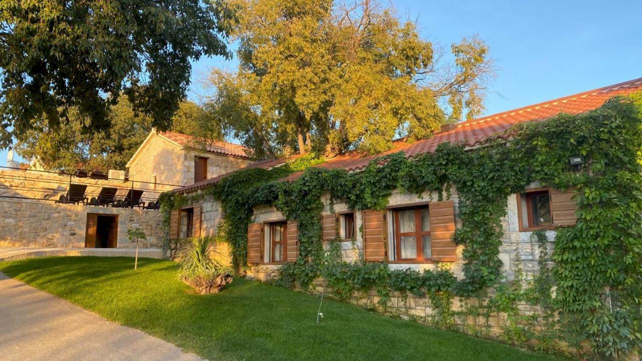 Stone Holiday Homes Stankovci With Pool And Mediterranean Gardens Zewnętrze zdjęcie