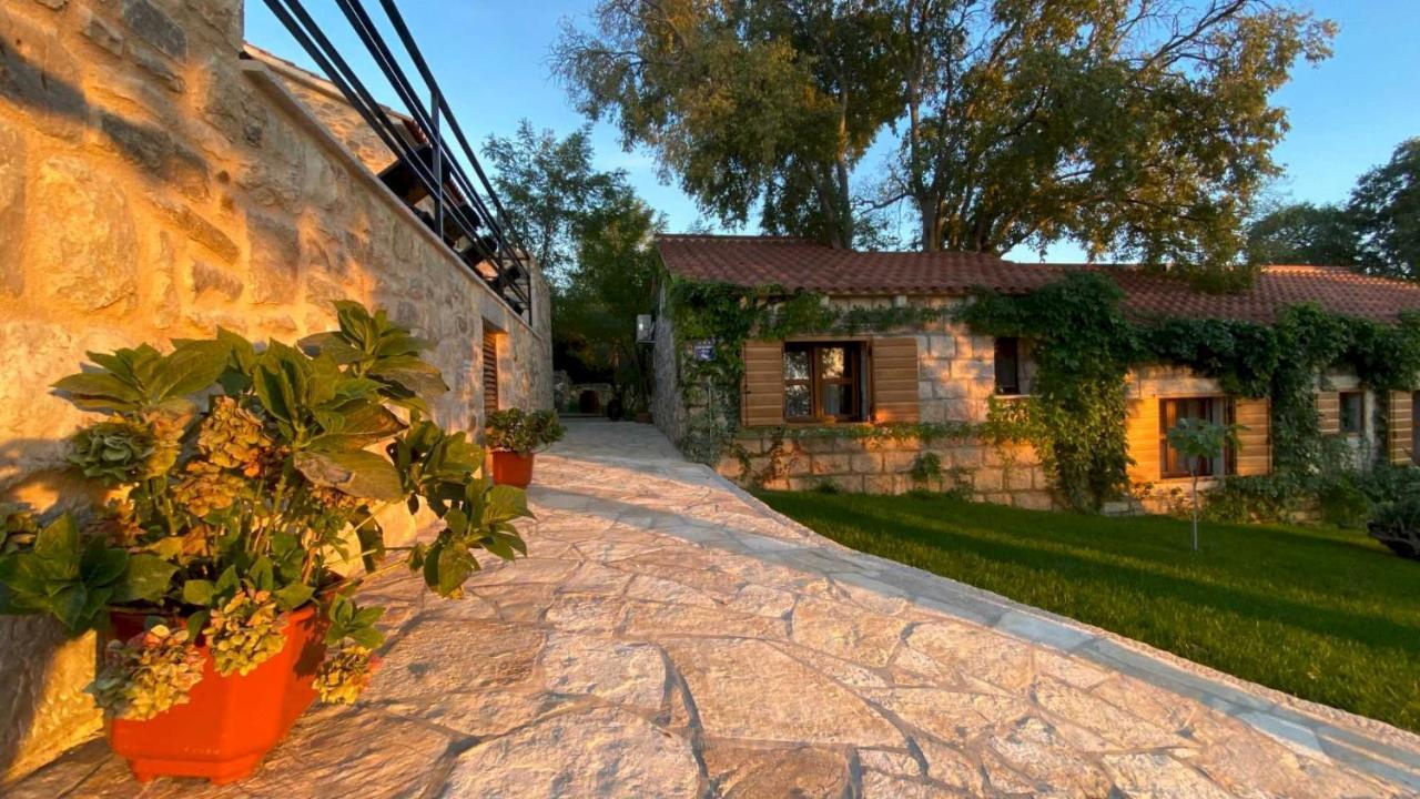 Stone Holiday Homes Stankovci With Pool And Mediterranean Gardens Zewnętrze zdjęcie